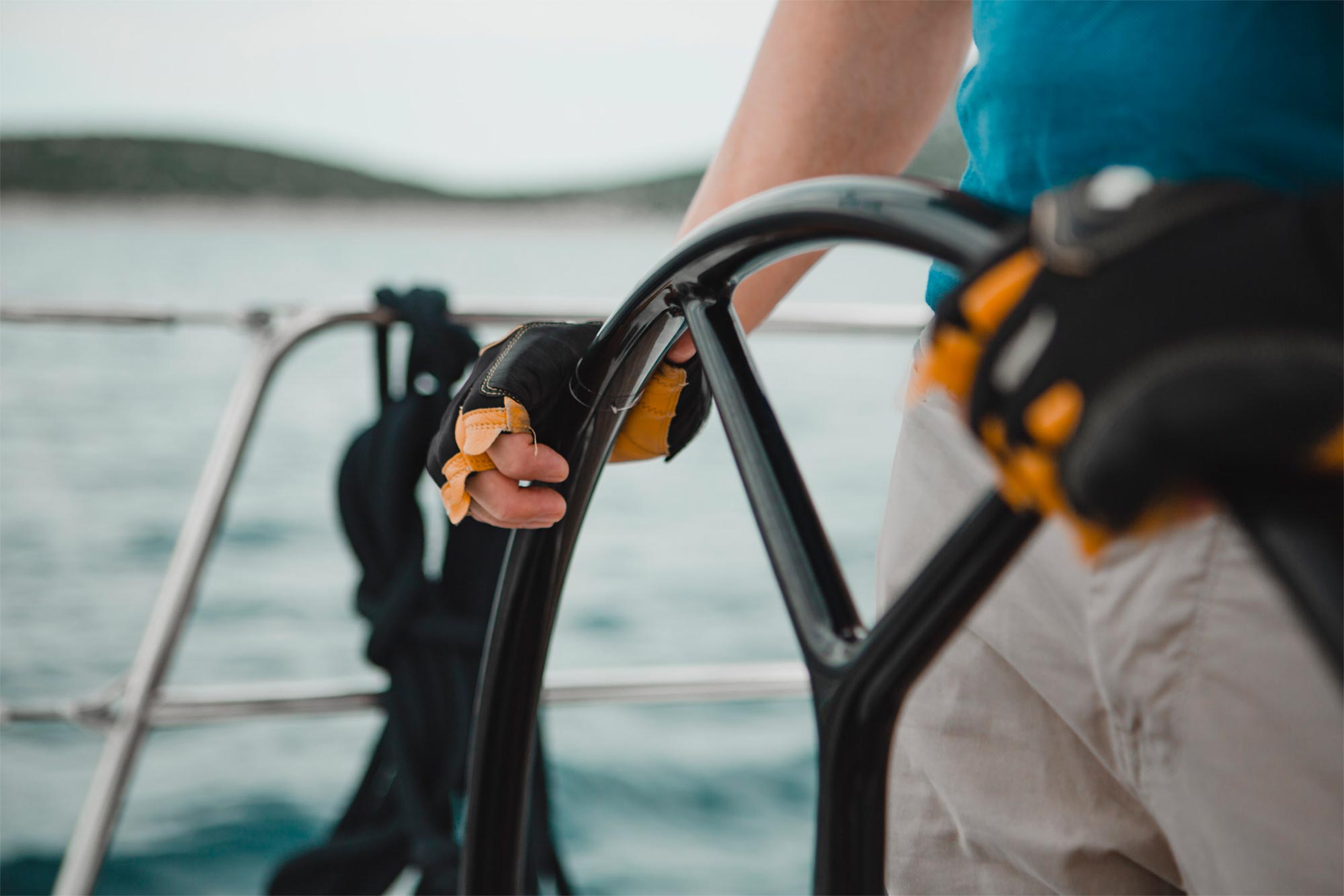 Crew- und Sicherheitseinweisung durch den Skipper vor dem Auslaufen