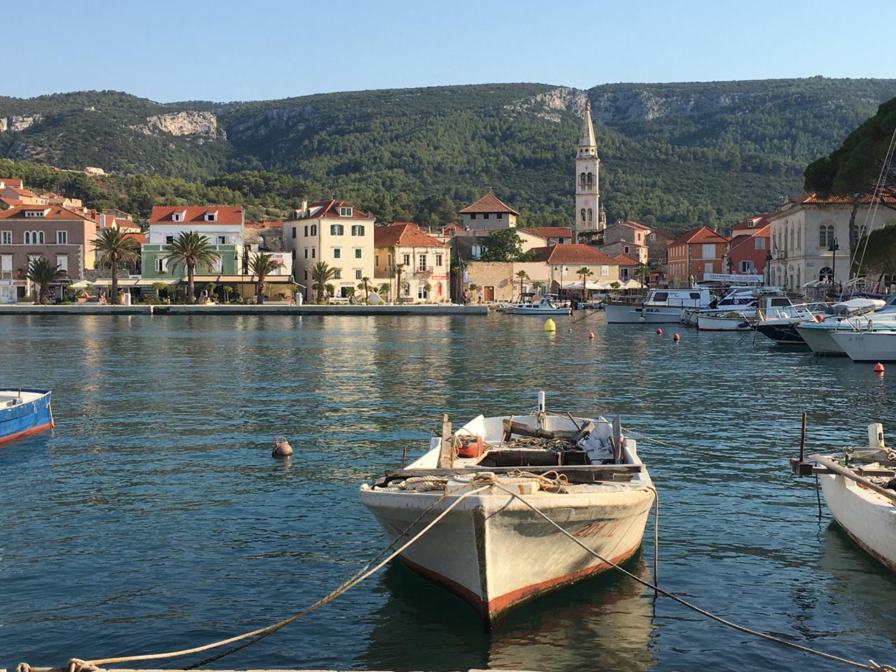 pitter-yachtcharter-klaus-pitter-segelurlaub-2022-jelsa-2.jpg