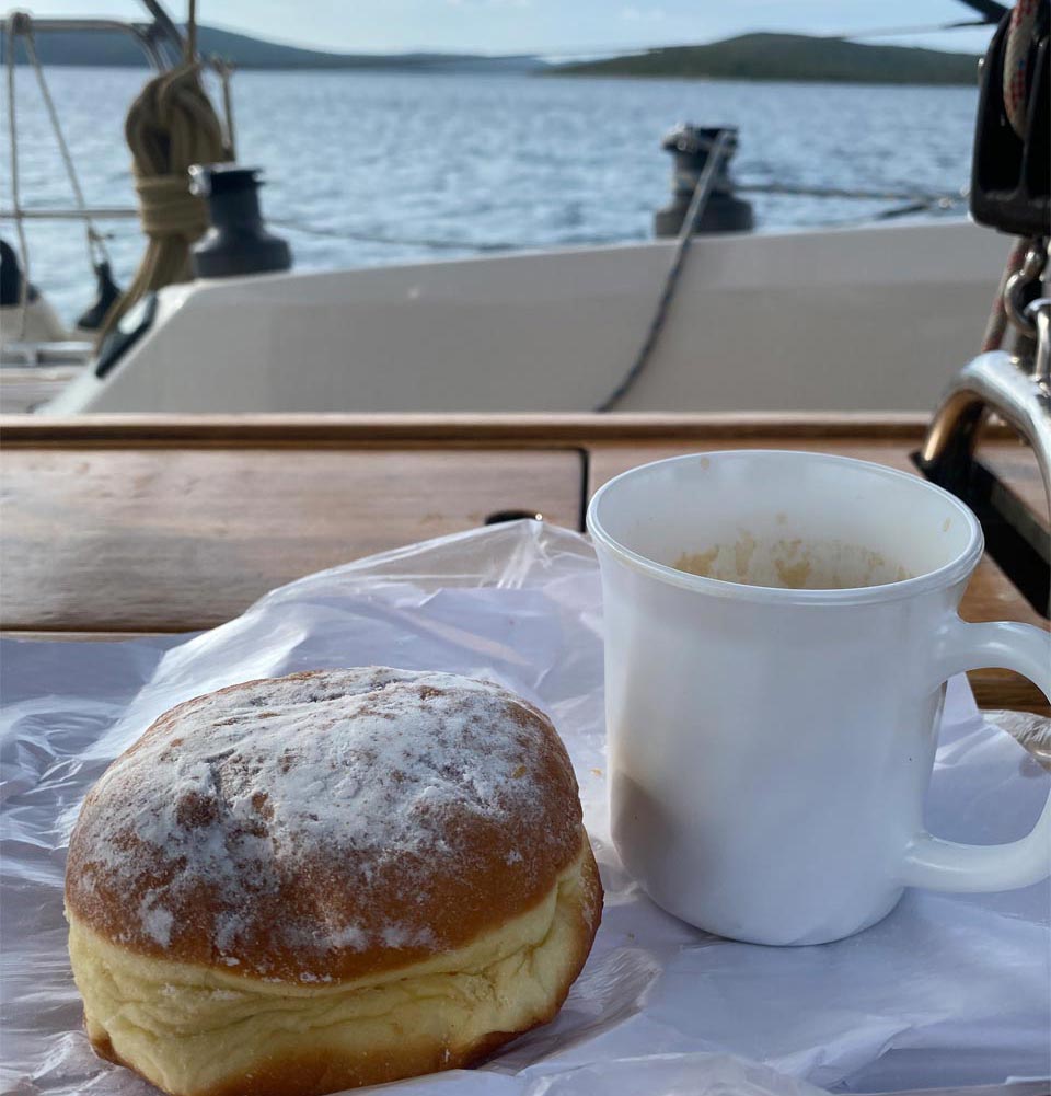 pitter-yachtcharter-krapfen-on-board.jpg