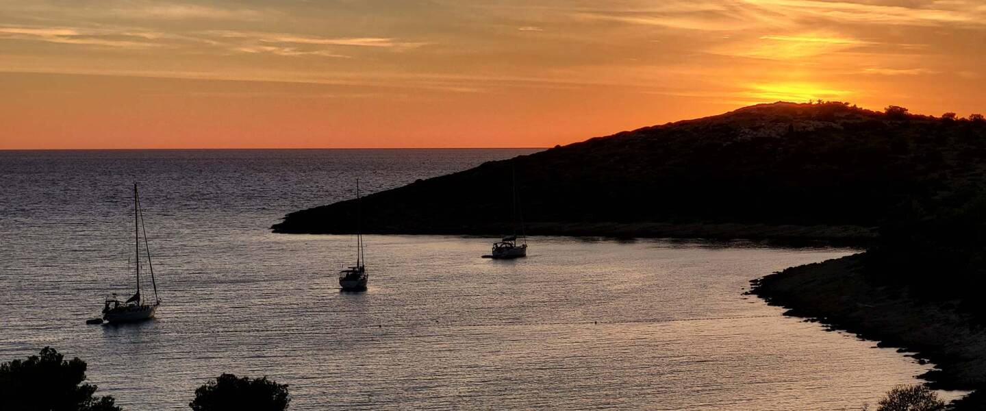 Sonnenuntergang beim Herbstsegeln Pitter Yachtcharter