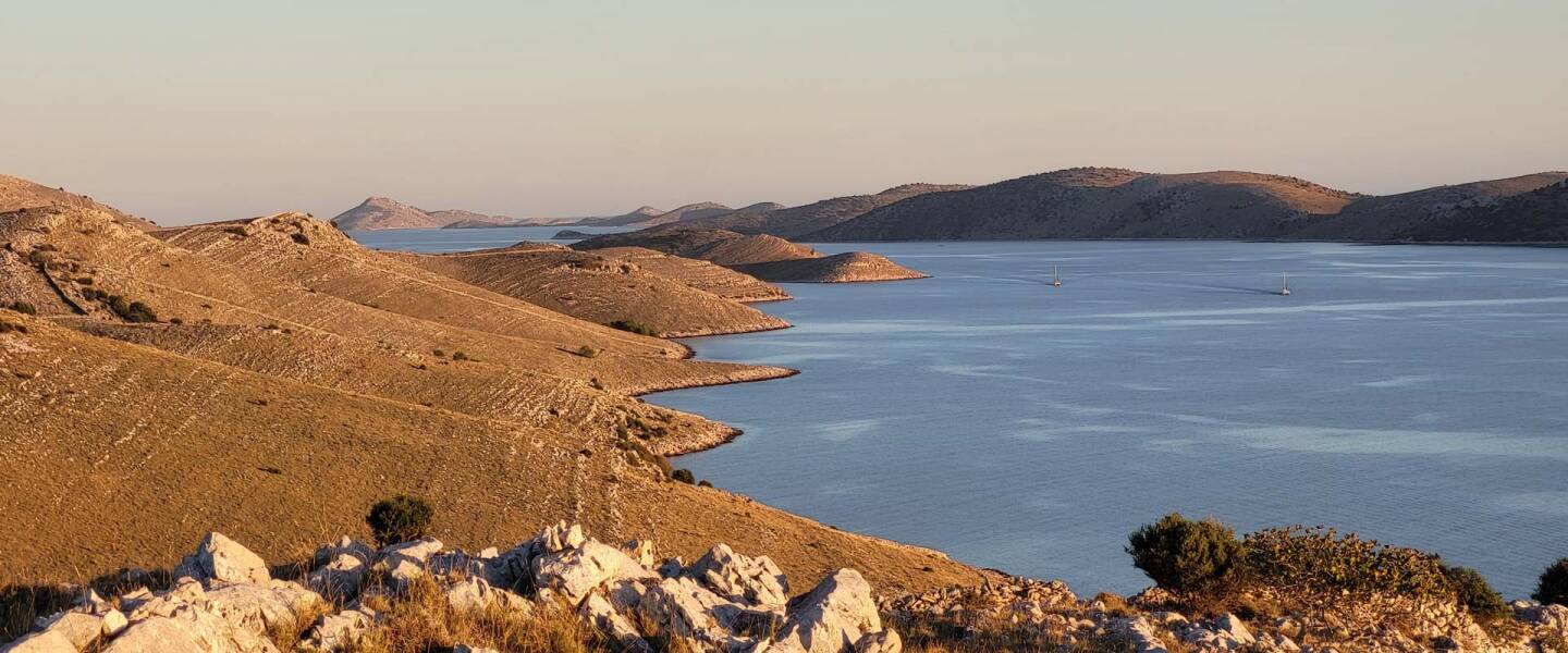 Ruhe in den Kornaten beim Segeln im Herbst Pitter Yachtcharter