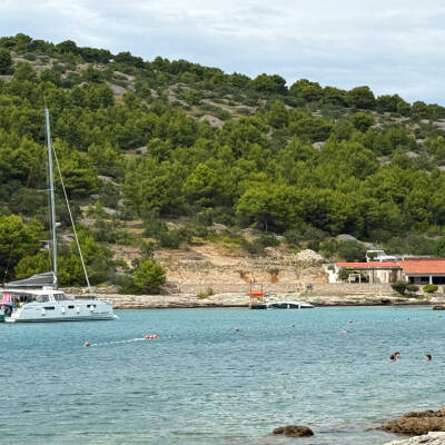 Bay Vucigrada (Murter).