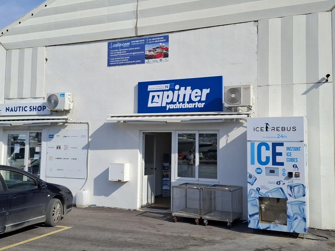 Ufficio noleggio yacht Pitter Marina Hramina.
