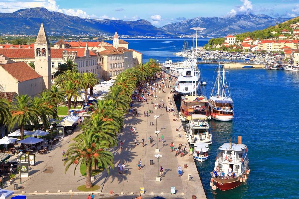Stadt Trogir - Pitter Yachtcharter Base in Kroatien