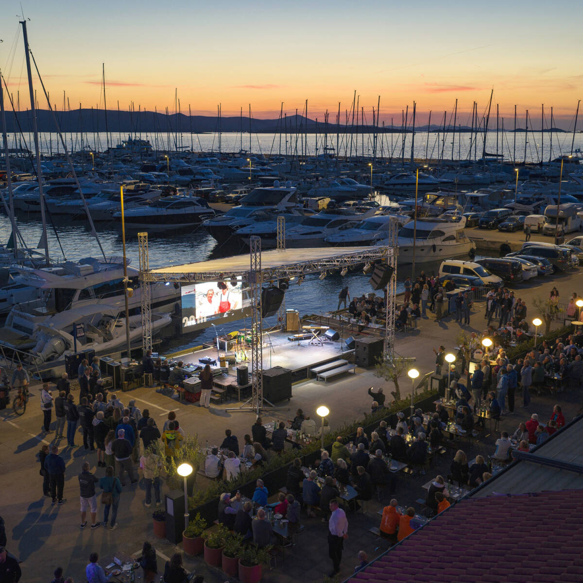Domenica, inaugurazione