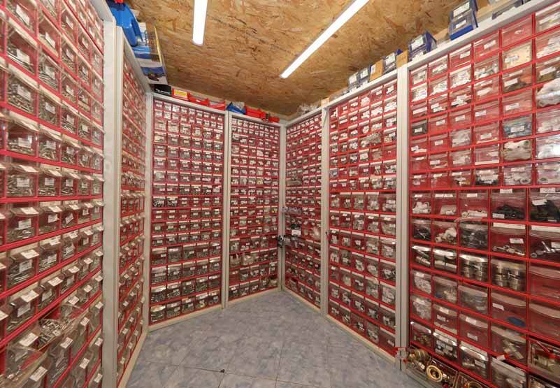 Ampio magazzino ricambi