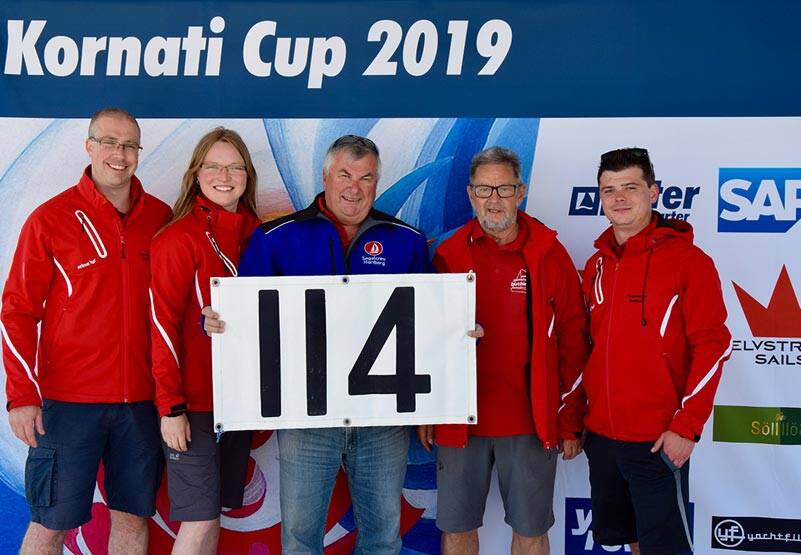 Johann Buchinger con il suo equipaggio.