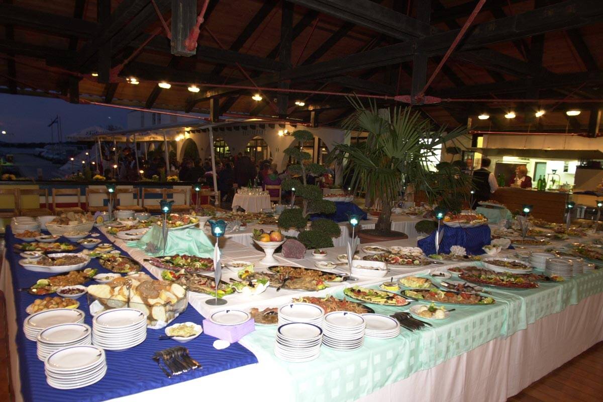 Buffet della Kornati Cup 2002.