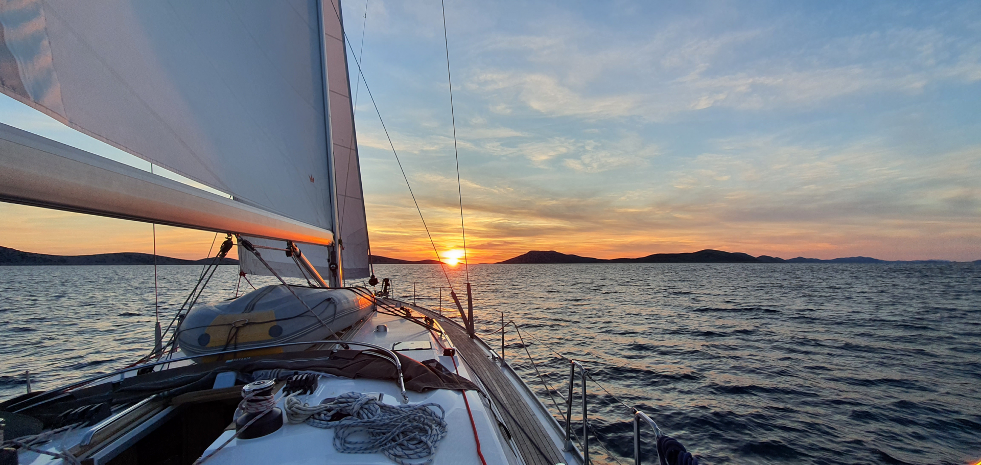 Sonnenuntergang beim FB2 Segelschein mit Pitter Yachtcharter.