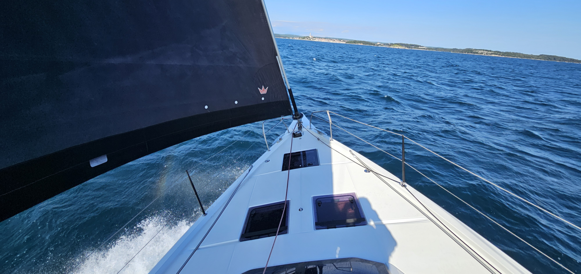 Ausblick vom Boot beim FB2 Segelschein mit Pitter Yachtcharter.