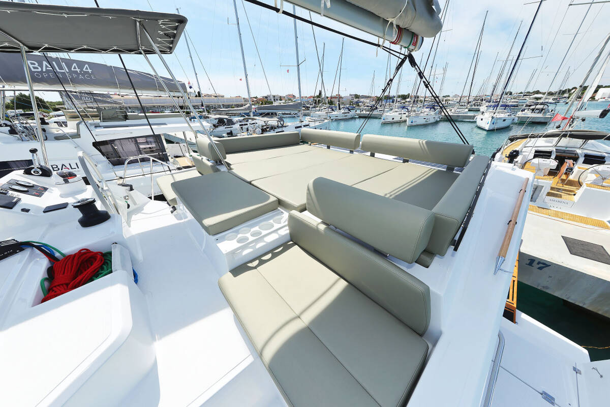 Bali Catspace OW Playtime - OW