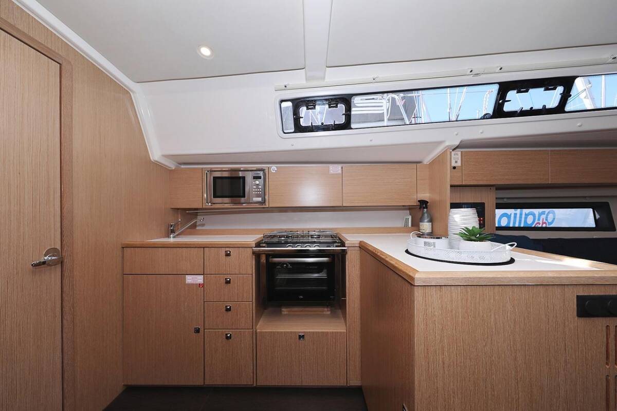 Bavaria C42 First Light