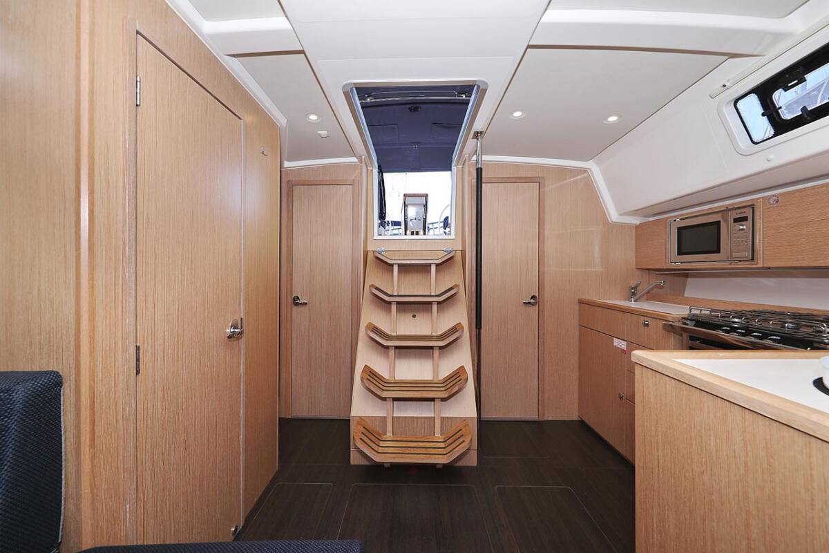 Bavaria C42 First Light