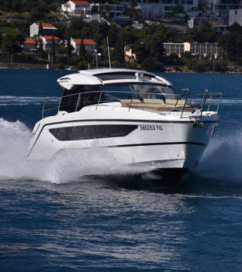 Bavaria SR38 Hard Top Hannah