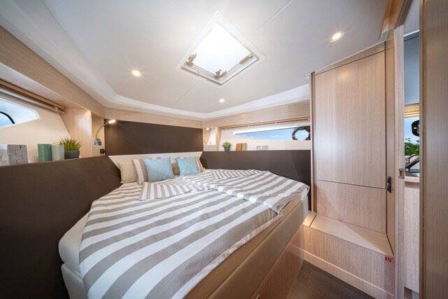 Bavaria SR38 Hard Top Hannah