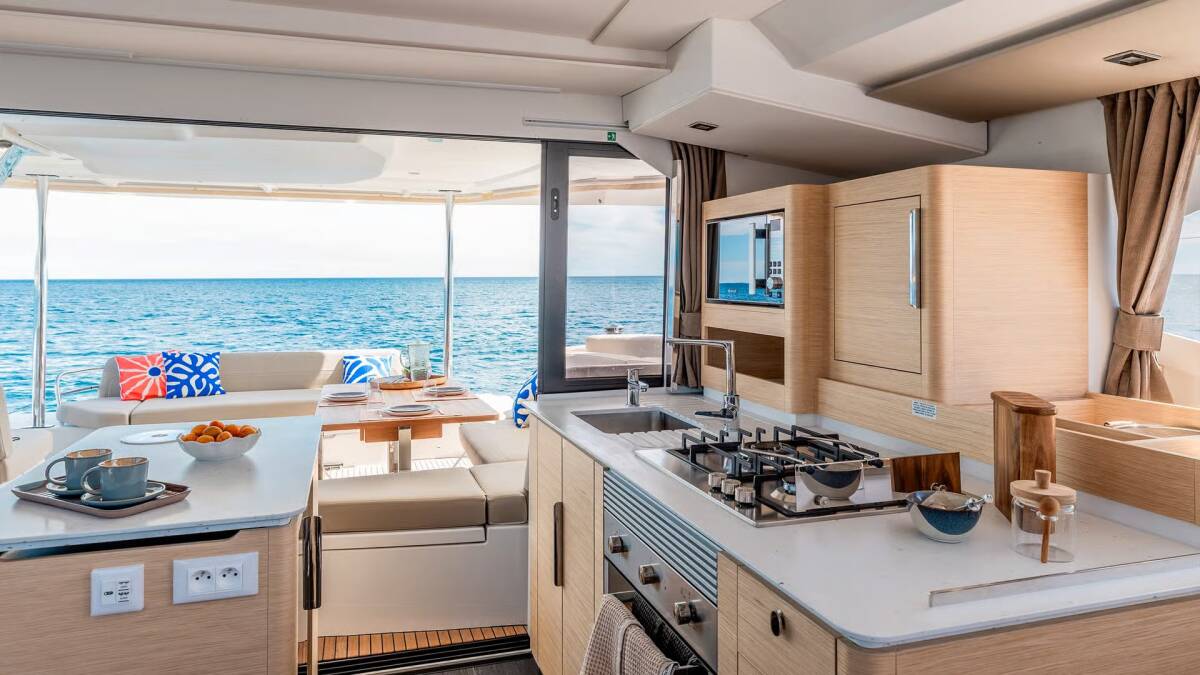 Fountaine Pajot FP 44 Maestro Cat-O-Caster