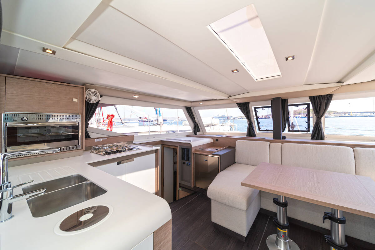 Fountaine Pajot Isla 40 First Step