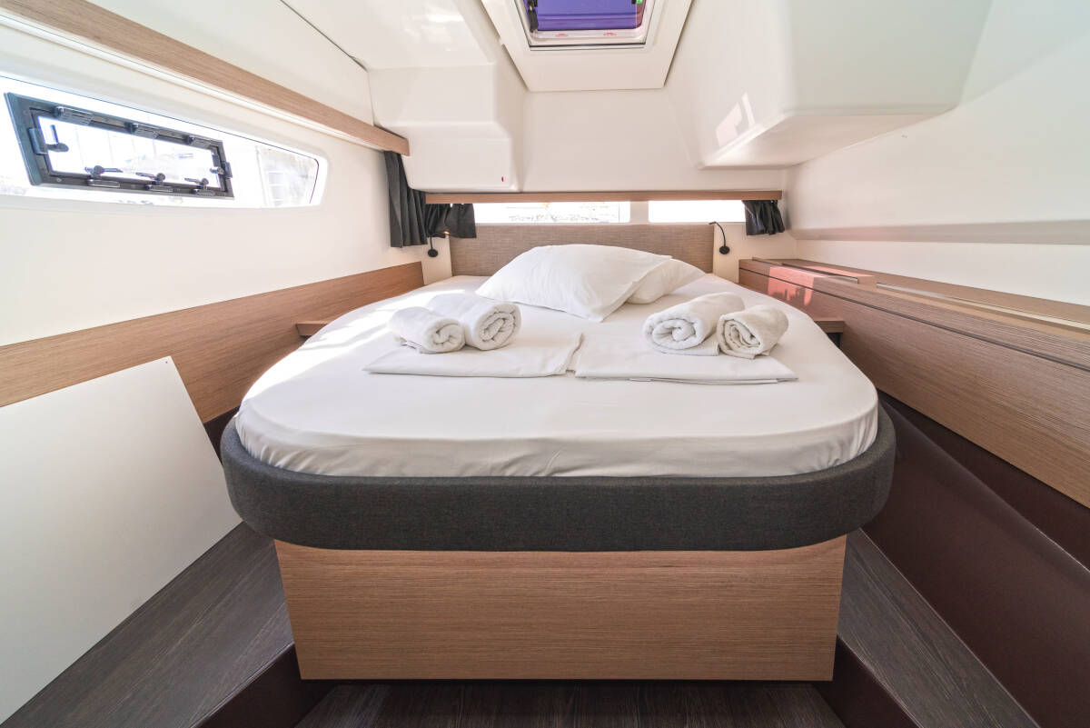 Fountaine Pajot Isla 40 First Step