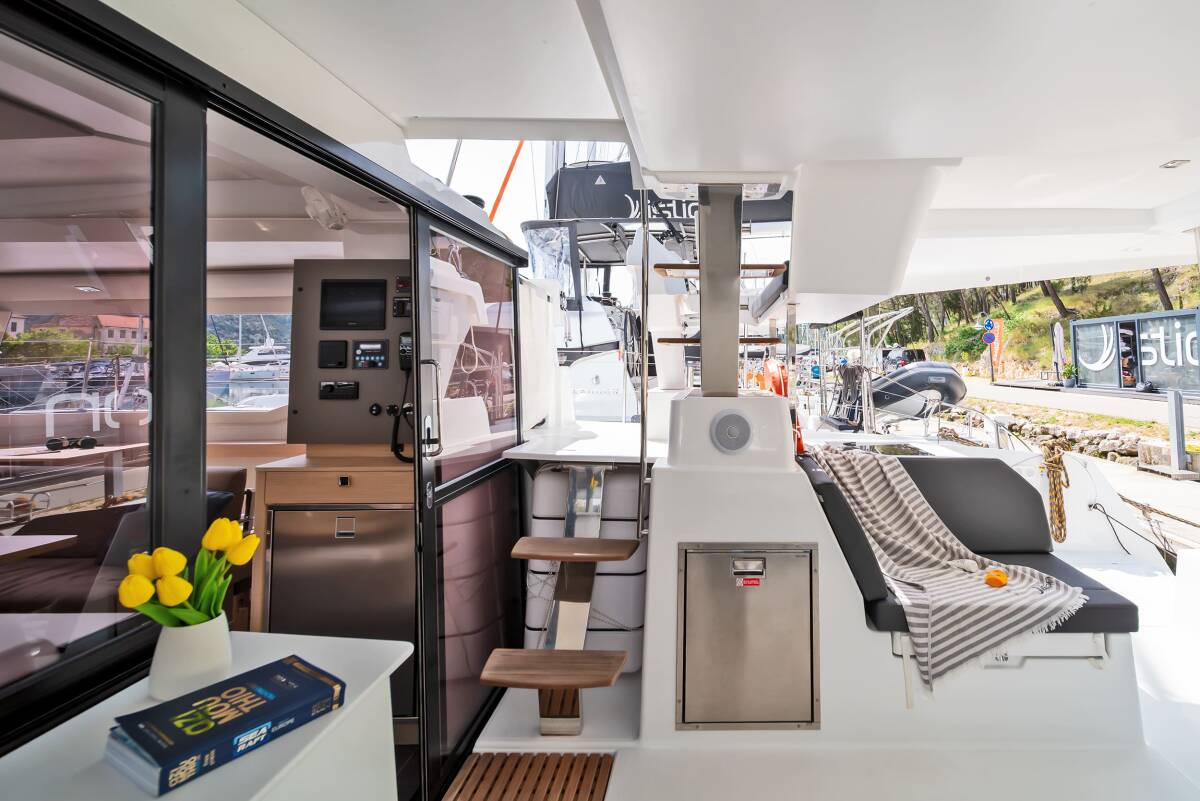 Fountaine Pajot Tanna 47 First Life