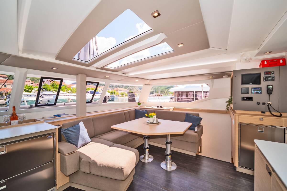 Fountaine Pajot Tanna 47 First Life