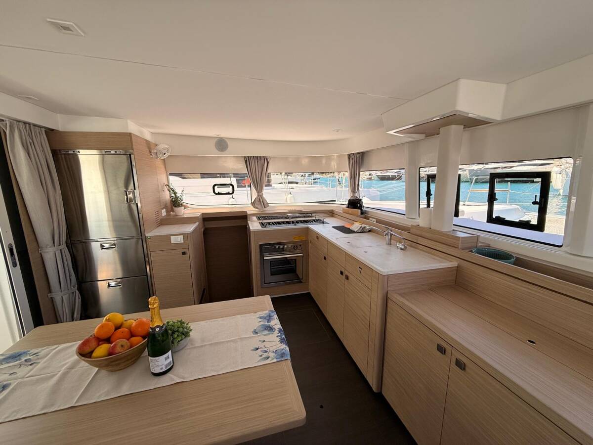 Lagoon 43 Happiness