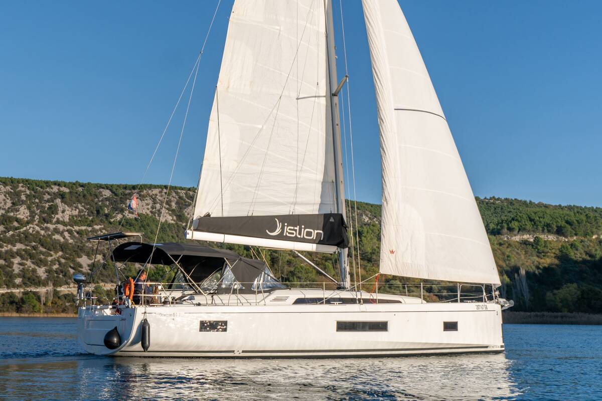 Oceanis 51.1 First Friendship
