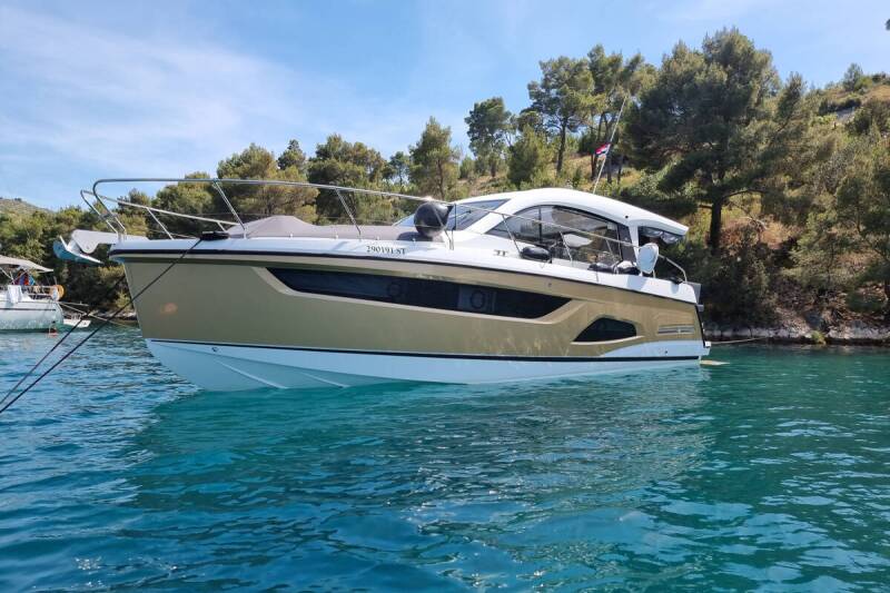 Sealine C390 Tireless