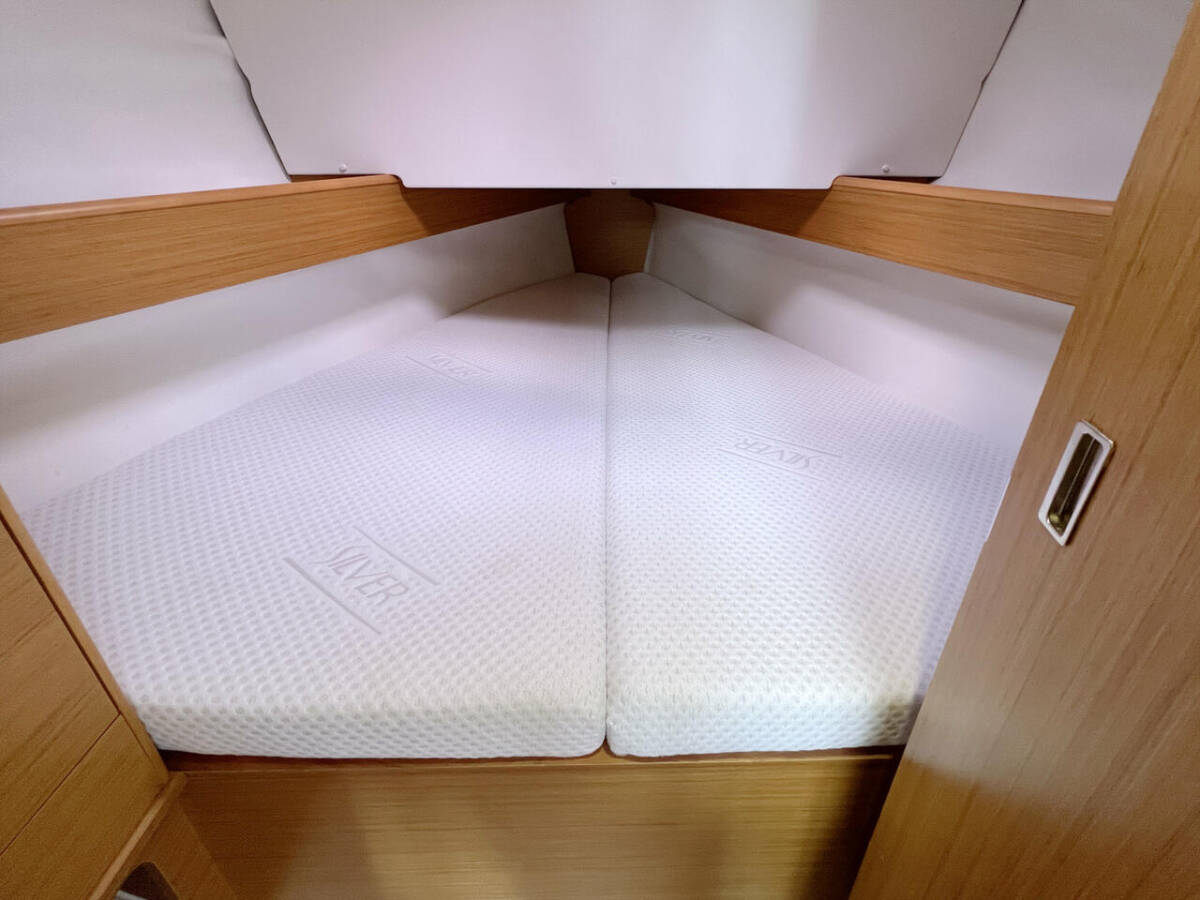 Sun Odyssey 30i Thunder