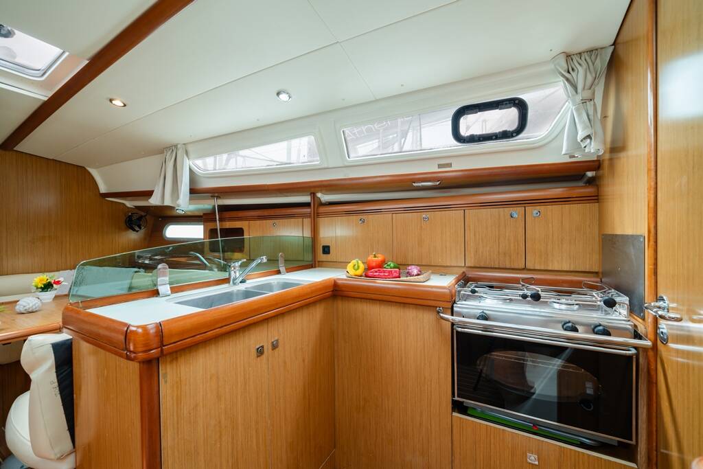 Sun Odyssey 36i Dione